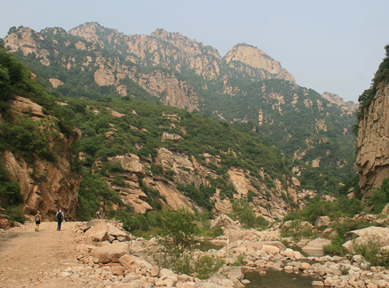 Road through a canyon, Beijing Hikers Great Flood hike, 2010-06-06