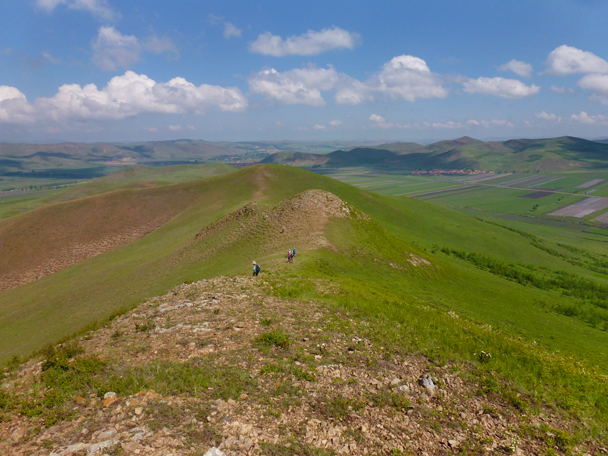 Approaching the higher ground along the ridgeline - Bashang Grasslands, Hebei Province, 2015/06
