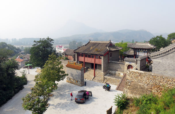 Outside the North Gate is another village, with a temple below the wall - Camping at the Gubeikou Great Wall, 2015/10