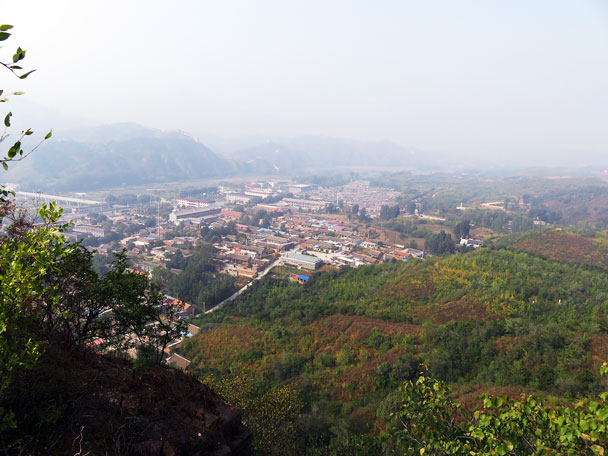 View of Gubeikou Village from the wall - Camping at the Gubeikou Great Wall, 2015/10