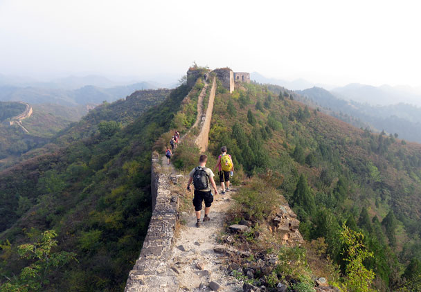 Heading for the a ruined tower, with autumn colours showing in the hills - Camping at the Gubeikou Great Wall, 2015/10