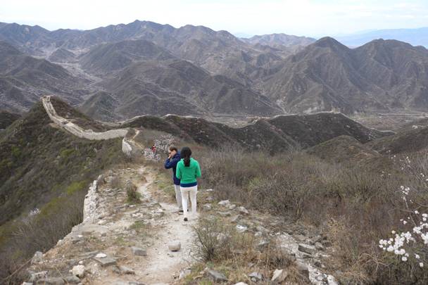 The hike continued along the wall, following the ridgeline - Stone Valley Great Wall Loop, 2016/4/16