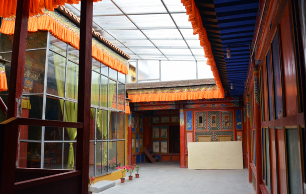 Inside the halls - Xiahe, Labrang Monastery, and the Zhagana area in southern Gansu, September 2016