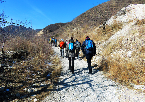 This hike starts on a gravel road that winds through a terraced valley - Zhenbiancheng Great Wall Loop, 2017/2/25