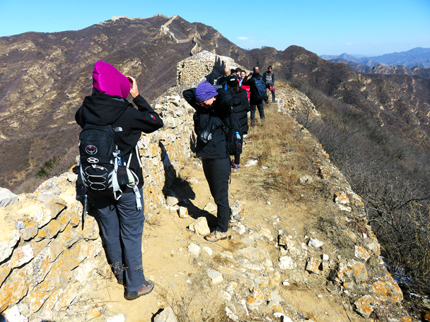 The group takes a break to wrap up against the wind - Zhenbiancheng Great Wall Loop, 2017/2/25