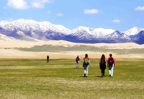 Grass, sandy dunes, and more mountains - Qinghai Lake, Kumbum Monastery, and the Gangshika Snow Mountain, Qinghai Province, 2017/05