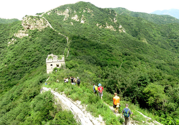 We continued along the Great Wall. It’s in rough condition, and overgrown with grass and weeds - Stone Valley Great Wall, 2017/7/29