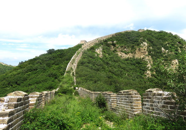 A curving line of wall, with the General’s Tower peeking over the top - Stone Valley Great Wall, 2017/7/29