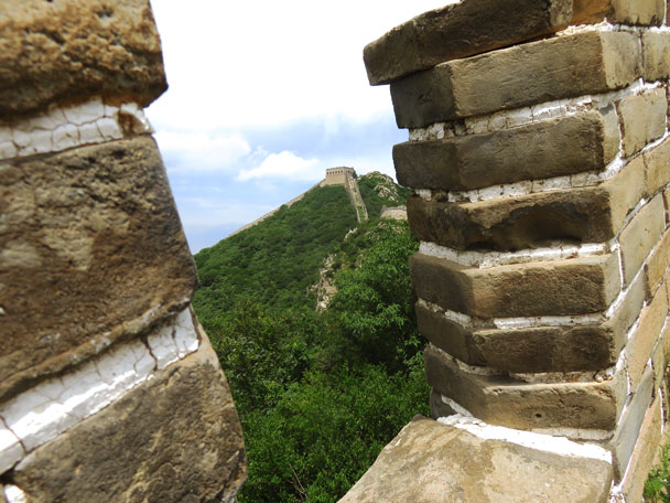 The tower seen through a gap in the battlements - Stone Valley Great Wall, 2017/7/29