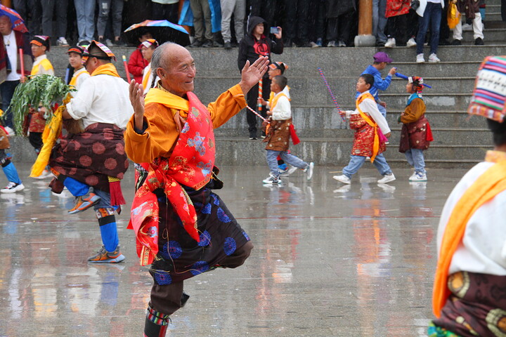 Tongren’s Festival of the Sixth Month, Qinghai Province, 2022/07 photo #21