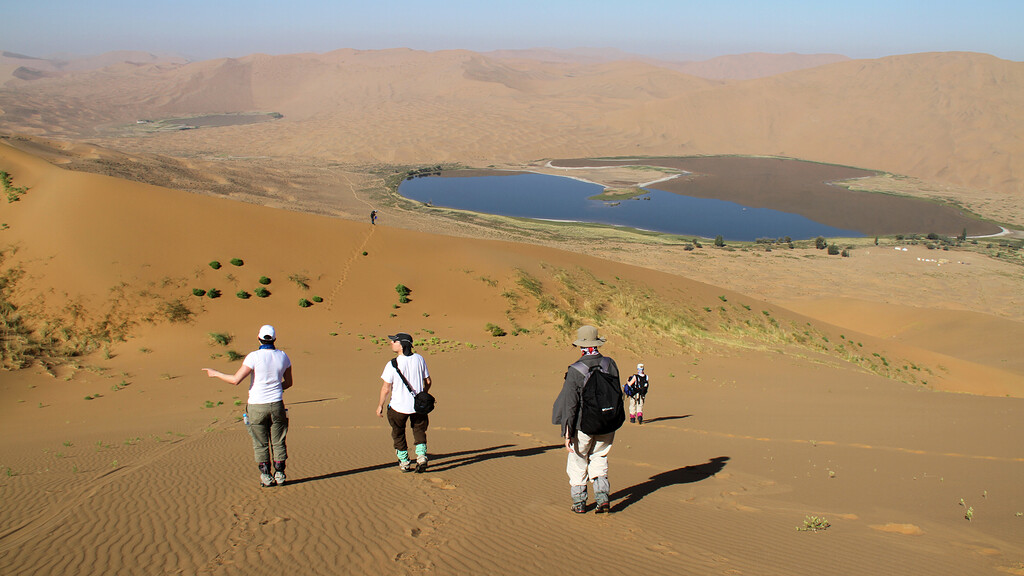 Badain Jaran Desert and Zhangye Danxia Landform | Hiking down from the top of Bilitu Peak