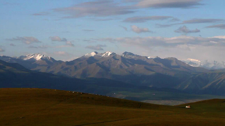 Views of mountains beyond the grasslands