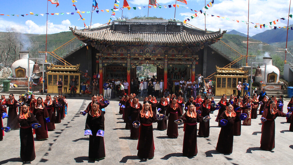 Tongren’s Sacred Festival of the Sixth Month, Qinghai Province | Ready for a ceremony at a temple in Tongren, Qinghai