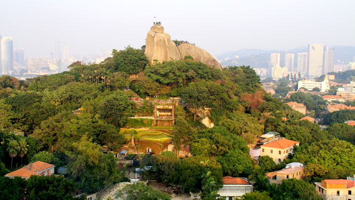 Riguang “Sunny Peak” Rock, in the middle of Gulangyu Island