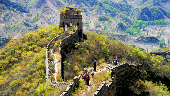 Hiking down a line of unrepaired 'wild' Great Wall
