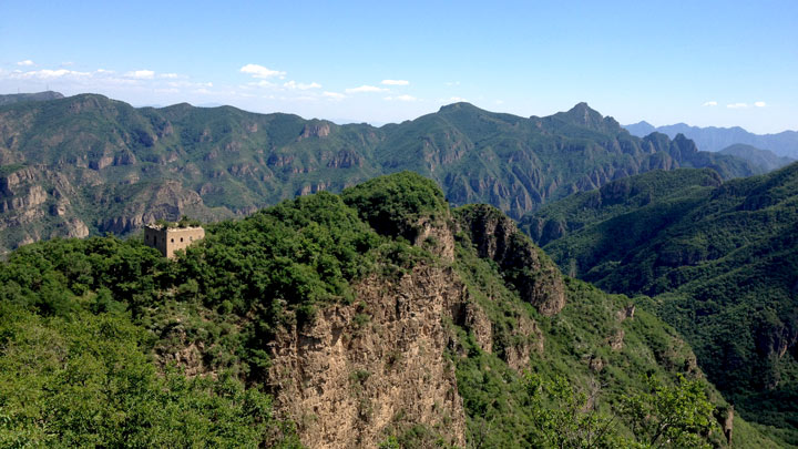 A Great Wall tower on the edge of a cliff