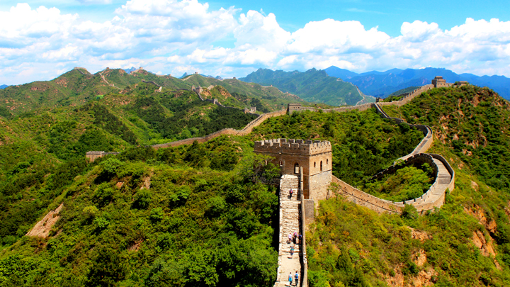 Long views of all the Great Wall at Jinshanling.