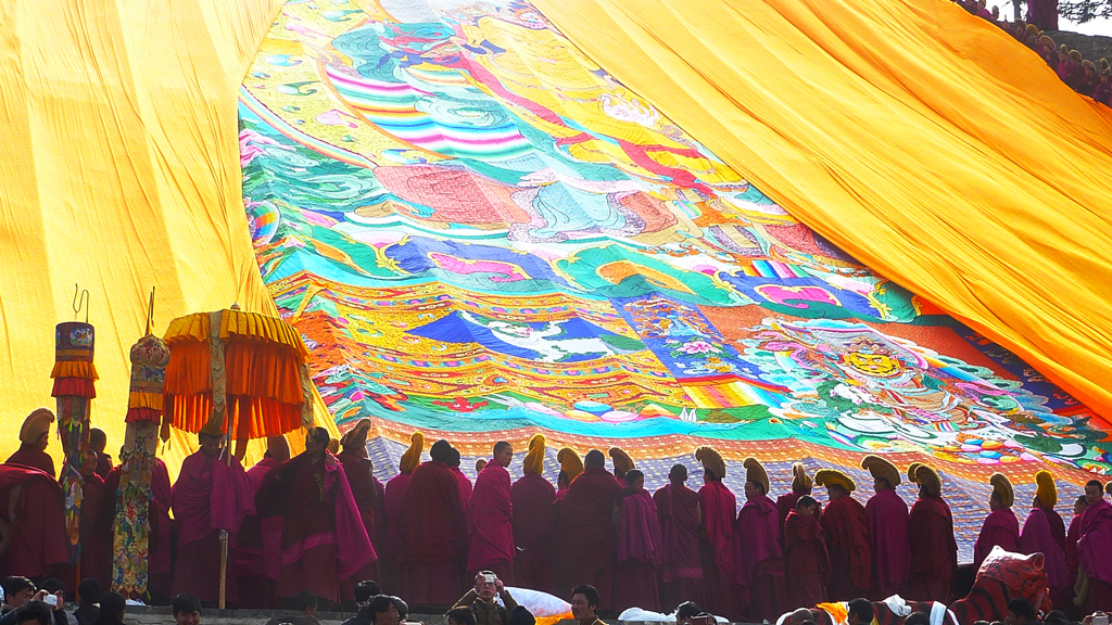 Labrang Monastery | Monks unveiling a huge cloth thangka