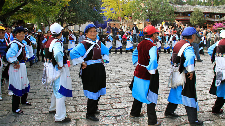Folk dances in Lijiang's town square