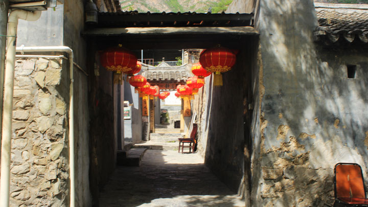 The entrance to a courtyard house in Cuandixia