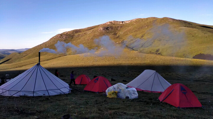 Camping out on the Wayan Grasslands