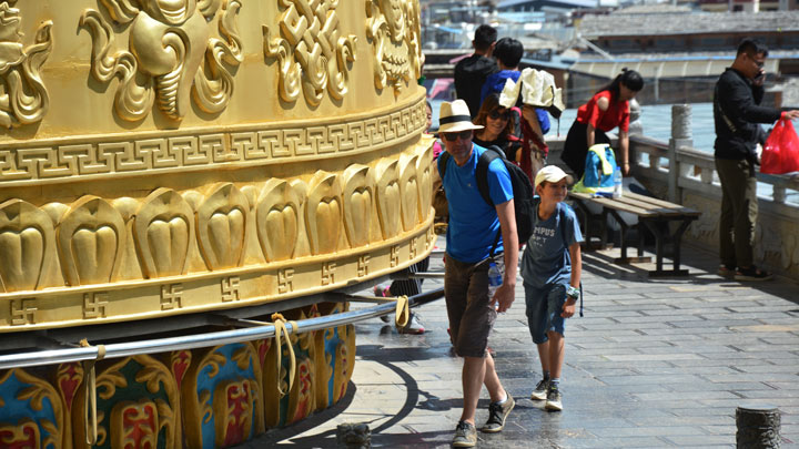 The giant prayer wheel in the middle of Shangri-La's old town