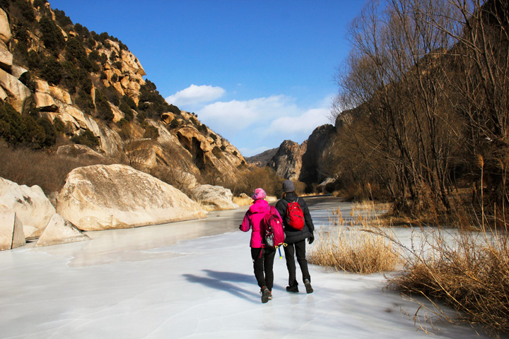 Hiking down the frozen White River