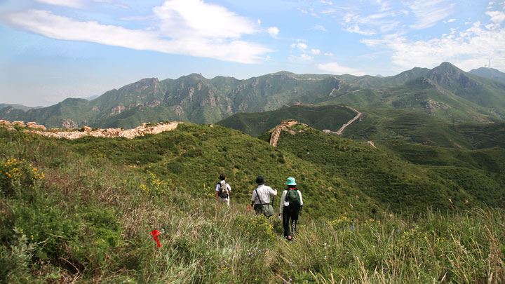 Hiking a grassy trail by the Great Wall in Yanqing District, Beijing